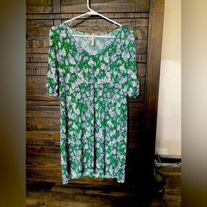 Green printed dress from a local boutique. Been worn twice. Fits like a medium.